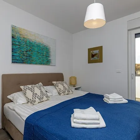 Sabena With Private Whirlpool Apartment *