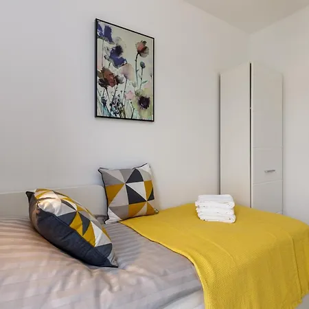 Sabena With Private Whirlpool Apartment