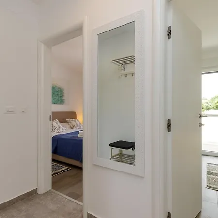 Sabena With Private Whirlpool Apartment *