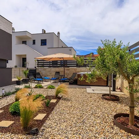 Sabena With Private Whirlpool Апартаменты *