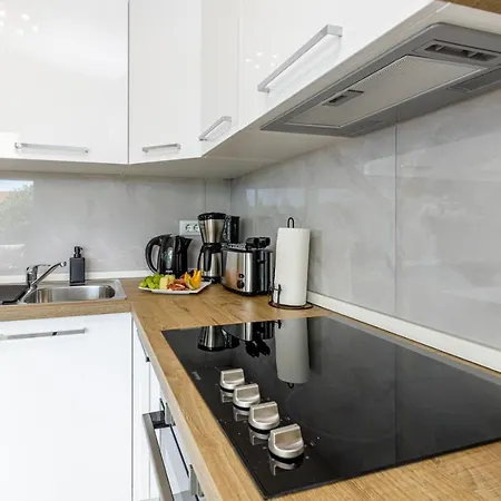 Sabena With Private Whirlpool Apartment *