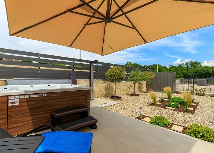 דירה Sabena With Private Whirlpool פורץ