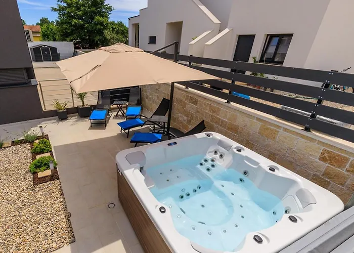 Sabena With Private Whirlpool